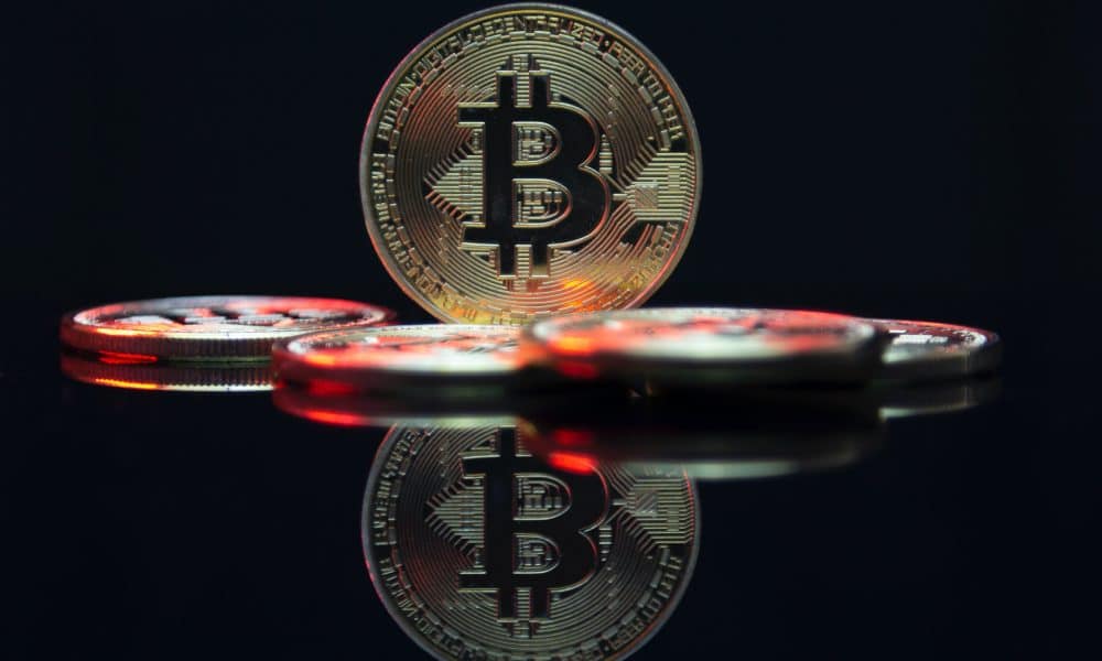 Bitcoin’s $16,920 hurdle tips the scales in favor of the bears, but…