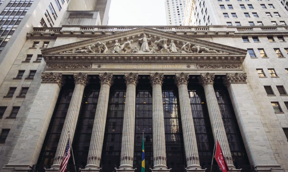 Crypto market flashes red ahead of Fed/Wall Street clash