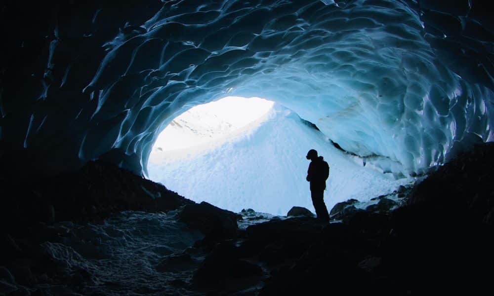 Avalanche dominance under threat? Investors worry as GMX shifts to Arbitrum